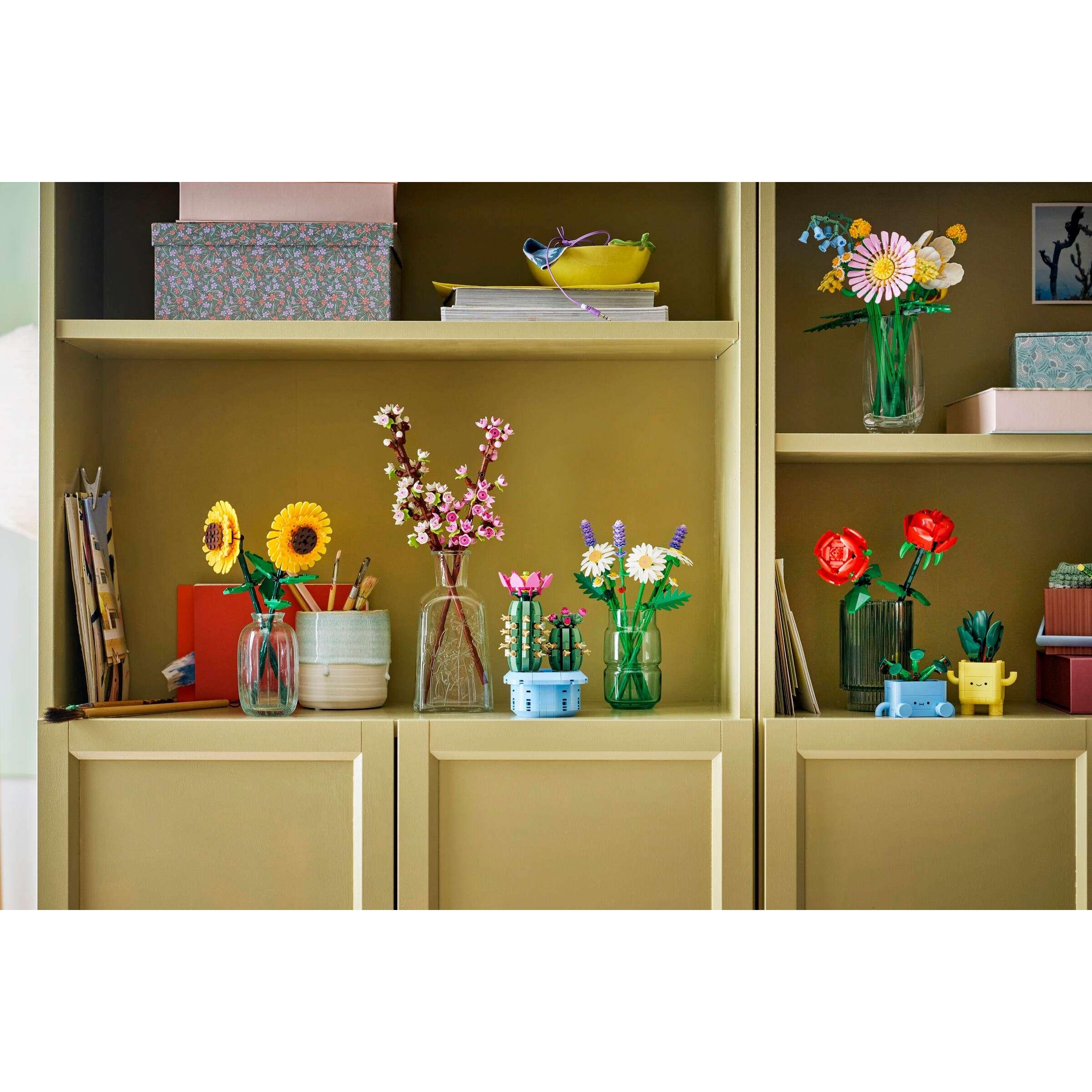 BOTANICALS - Flowering Cactus