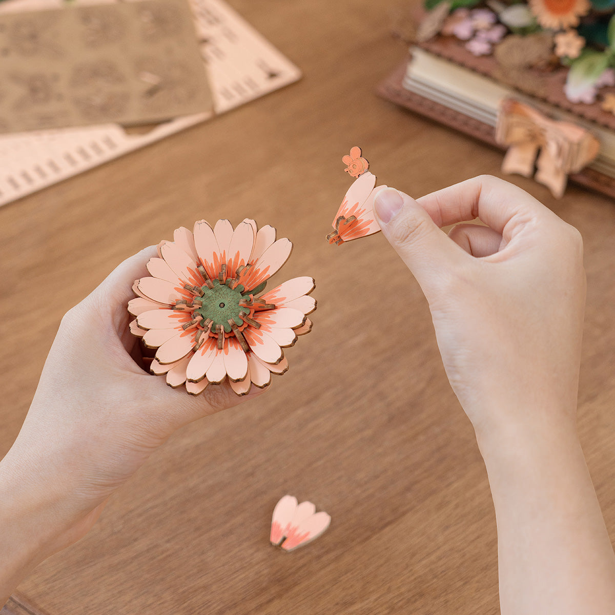 Rowood Wooden Blooming Book DIY Flower Bouquet 3D Puzzle TW04H